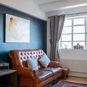 Apartamento Beautifully Decorated Contemporary 2 Bedroom Flat, Londres
